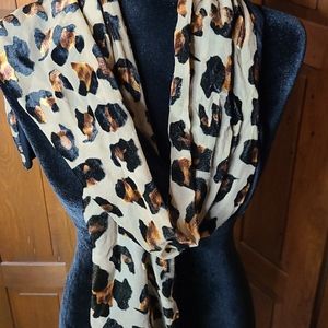 Collection eighteen scarf leopard print